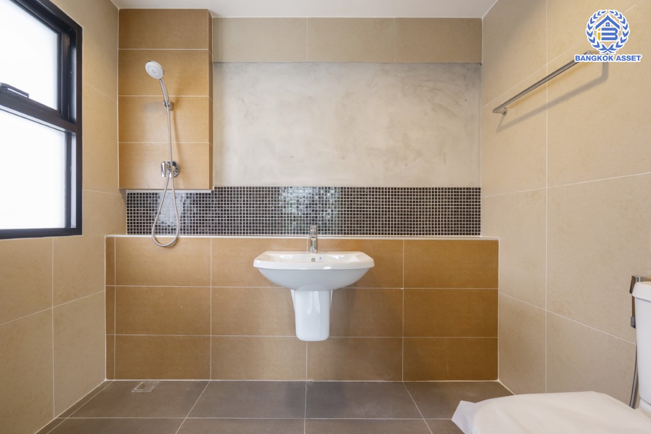 บ้านมือสองตกแต่งใหม่ ม.ศุภาลัย ออร์คิดปาร์ค2 ปิ่นเกล้า-ใกล้ถ.กาญจนาภิเษก หลังใหญ่ตกแต่งหรูหรา เนื้อที่ 85 ตร.ว. ฟังก์ชัน 4 ห้องนอน 4 ห้องน้ำ 1 ห้องแม่บ้าน จอดรถได้ 2 คัน บนทำเลเดินทางสะดวก เชื่อมต่อหลายเส้นทาง และเดอะมอลล์บางแค ทางด่วน "กาญจนาภิเษก" และรถไฟฟ้า "สถานีภาษีเจริญ"